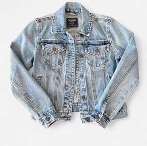 Abercrombie & Fitch Classic Denim Jacket Size XS